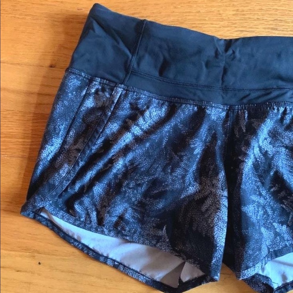 Patterned lululemon speed short